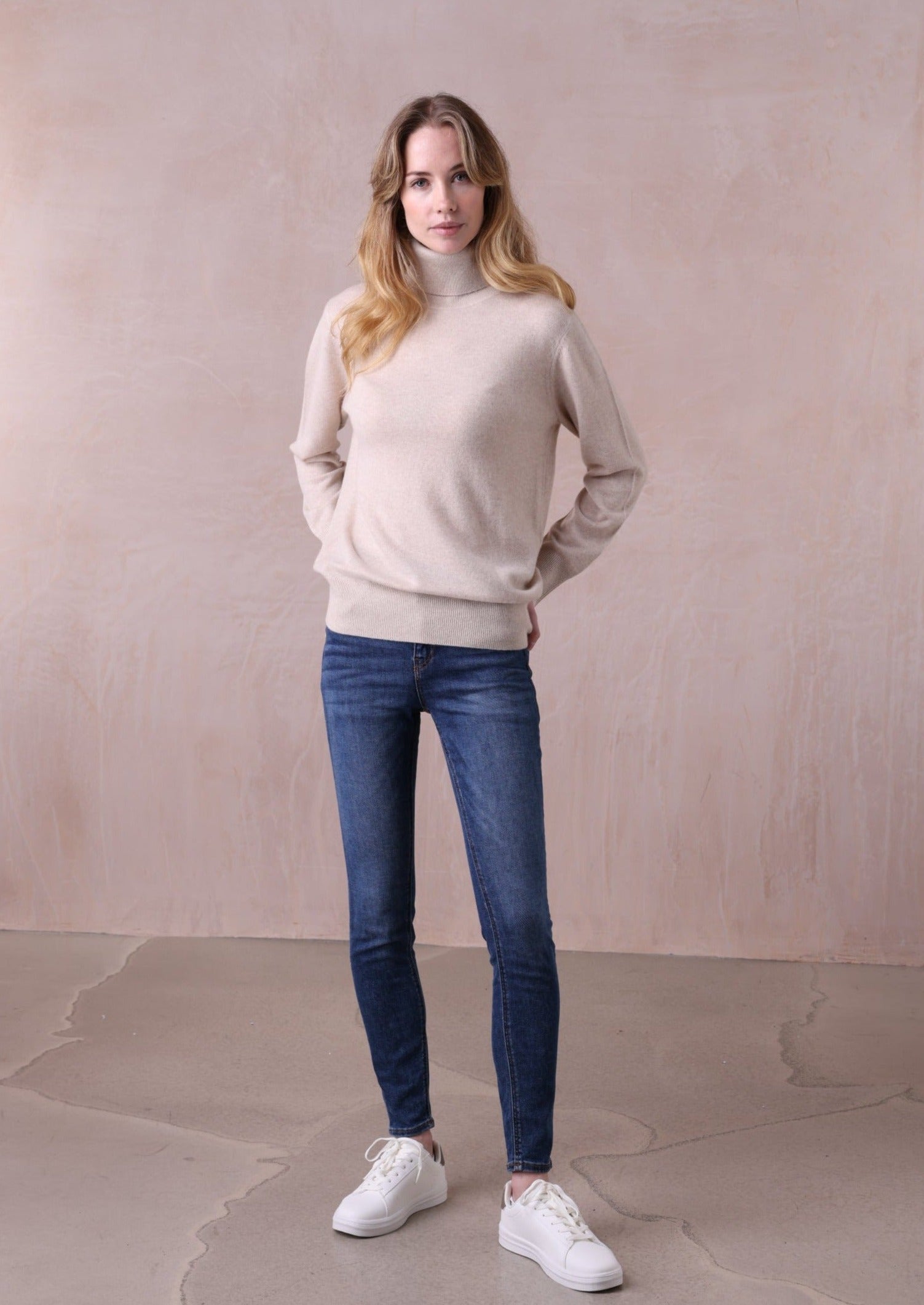 Sophie | Relaxed Polo Neck 100% cashmere sweater