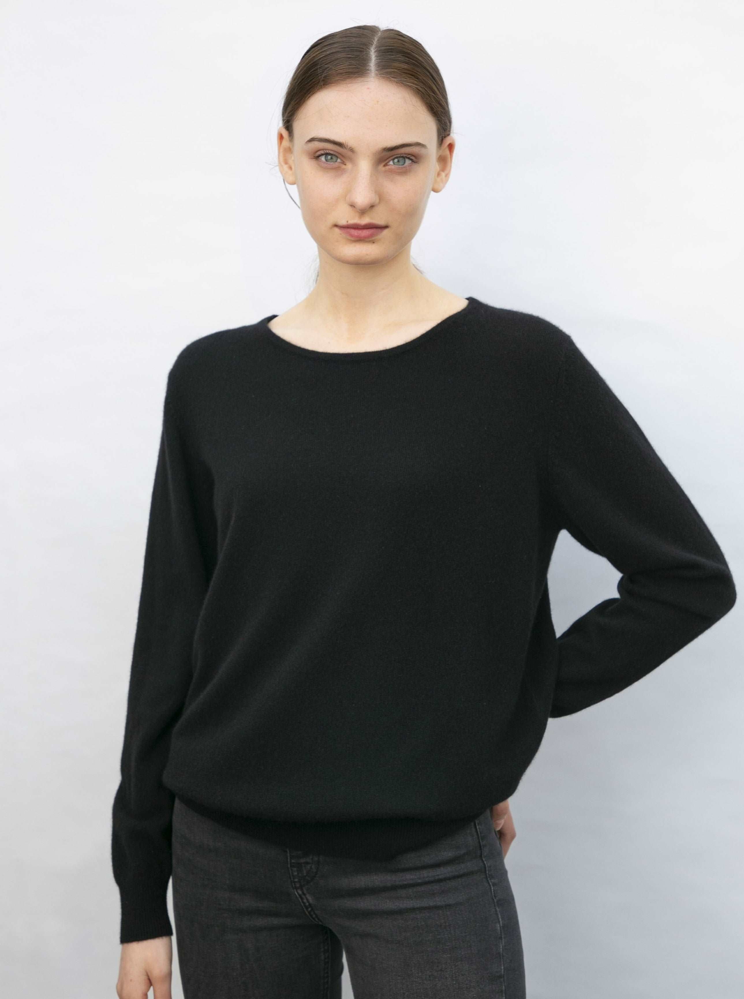 Izzy | Relaxed Round Neck Cashmere Sweater