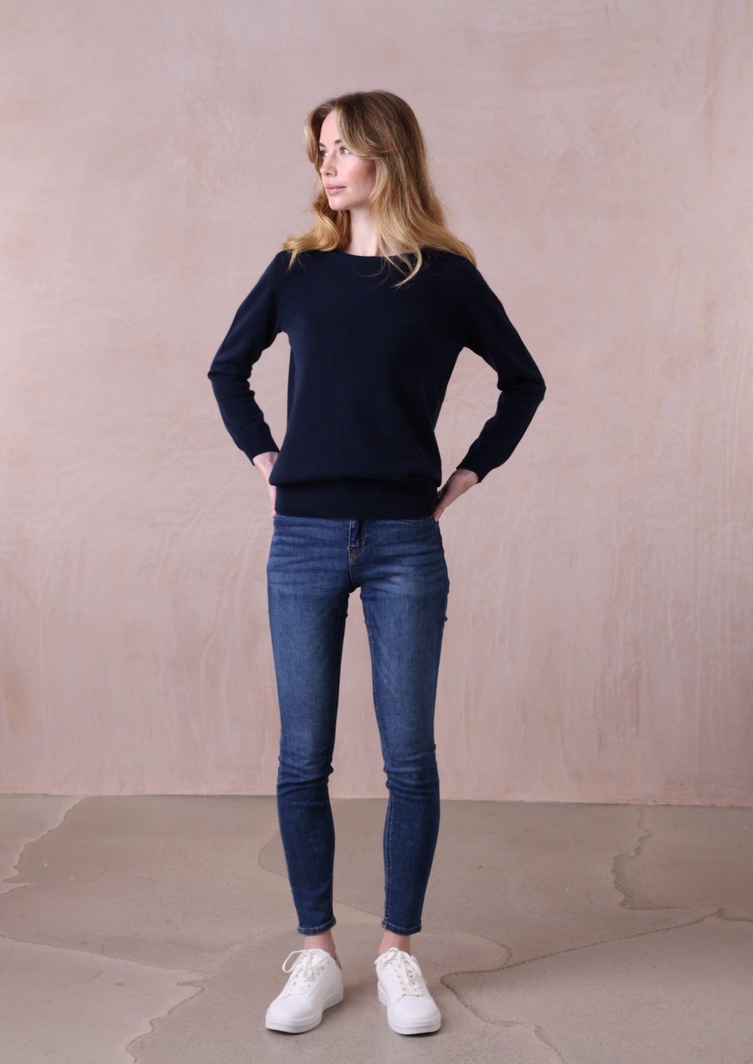 Izzy | Relaxed Round Neck Cashmere Sweater